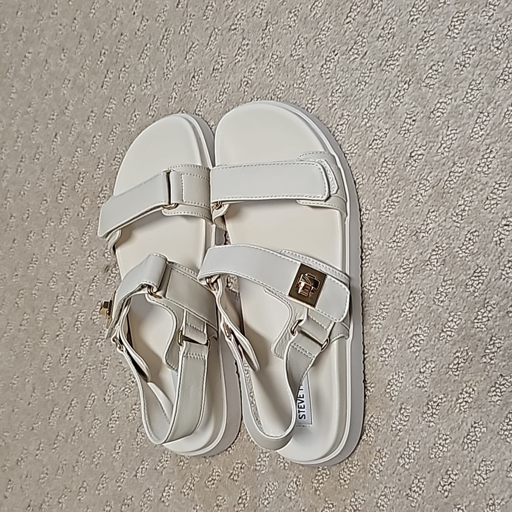 Shoes - Picture 3 of 4